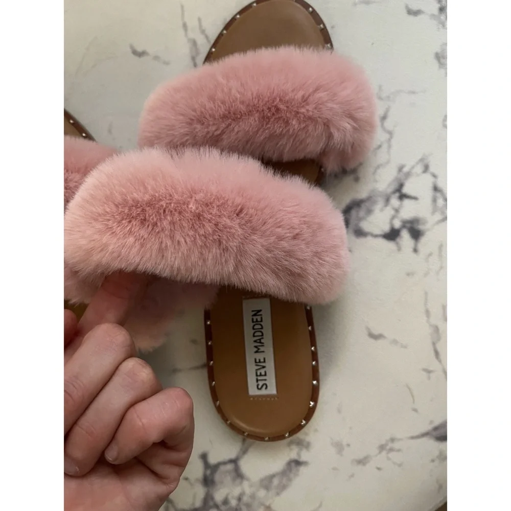 Steve Madden fuzzy slides 7.5 - Picture 4 of 6